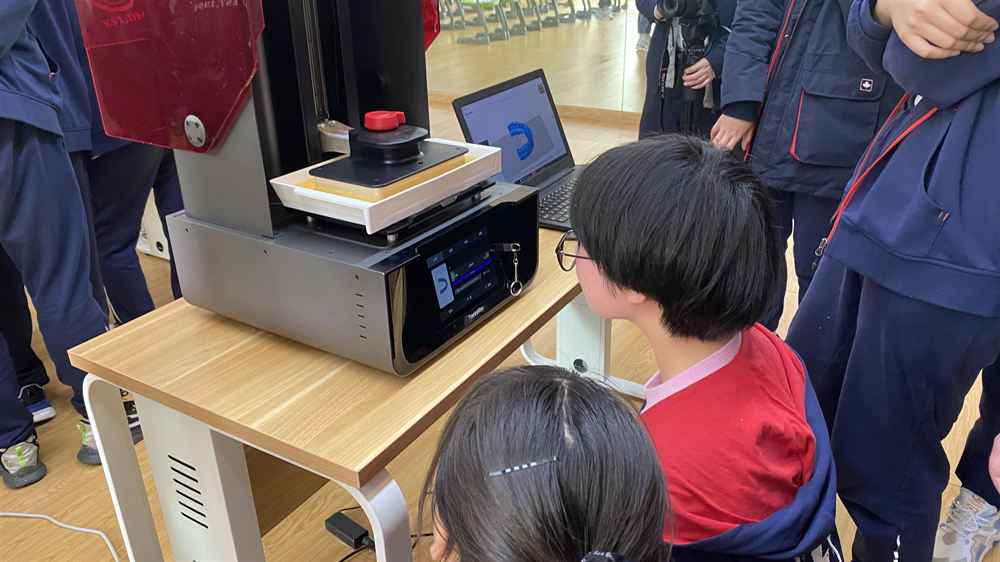 乘科學(xué)之風(fēng)，破未來之浪——3D打印公益校園行_浙江迅實(shí)科技有限公司_550235906.jpeg